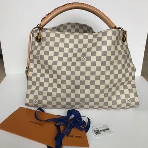 Louis Vuitton Artsy Handbag w box / dustbag/papers